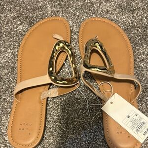 NWT! Womens sandals.